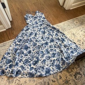 Gorgeous Abercrombie midi/maxi dress with a really flattering drop waist detail